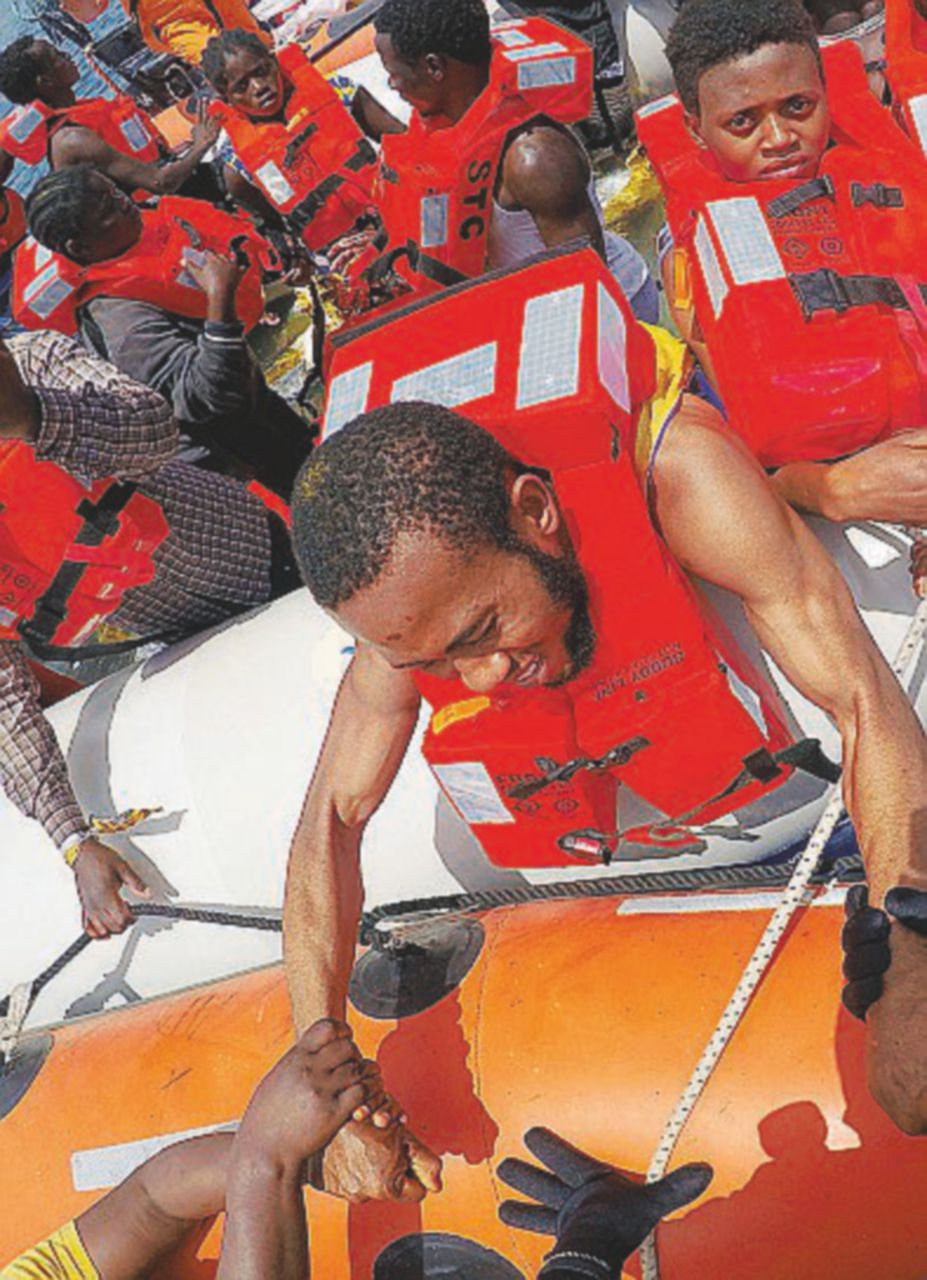- Soccorsi in mare - Reuters Tremila salvati in mare, boom di minori soli. Naufragio: 126 dispersi