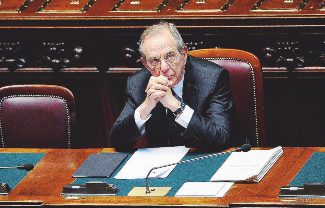 Via XX Settembre - Pier Carlo Padoan, ministro dell’Economia nei governi Renzi e Gentiloni - Ansa Così il Tesoro mette all’angolo Marroni