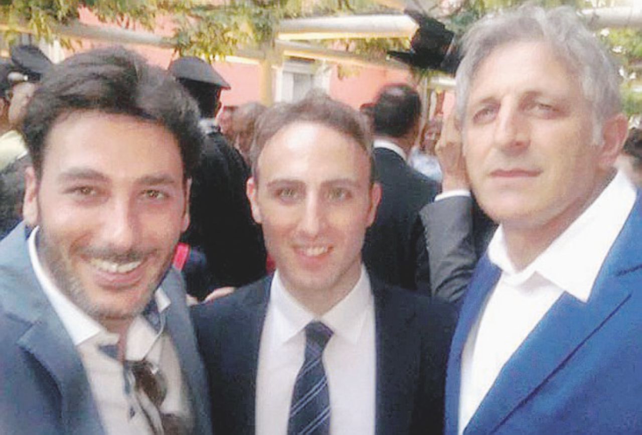 Su Facebook - Da sinistra, Andrea Lembo, figlio del procuratore di Salerno, Corrado, Piero De Luca, e Raffaele Naimoli Salerno, De Luca jr. con il figlio del procuratore