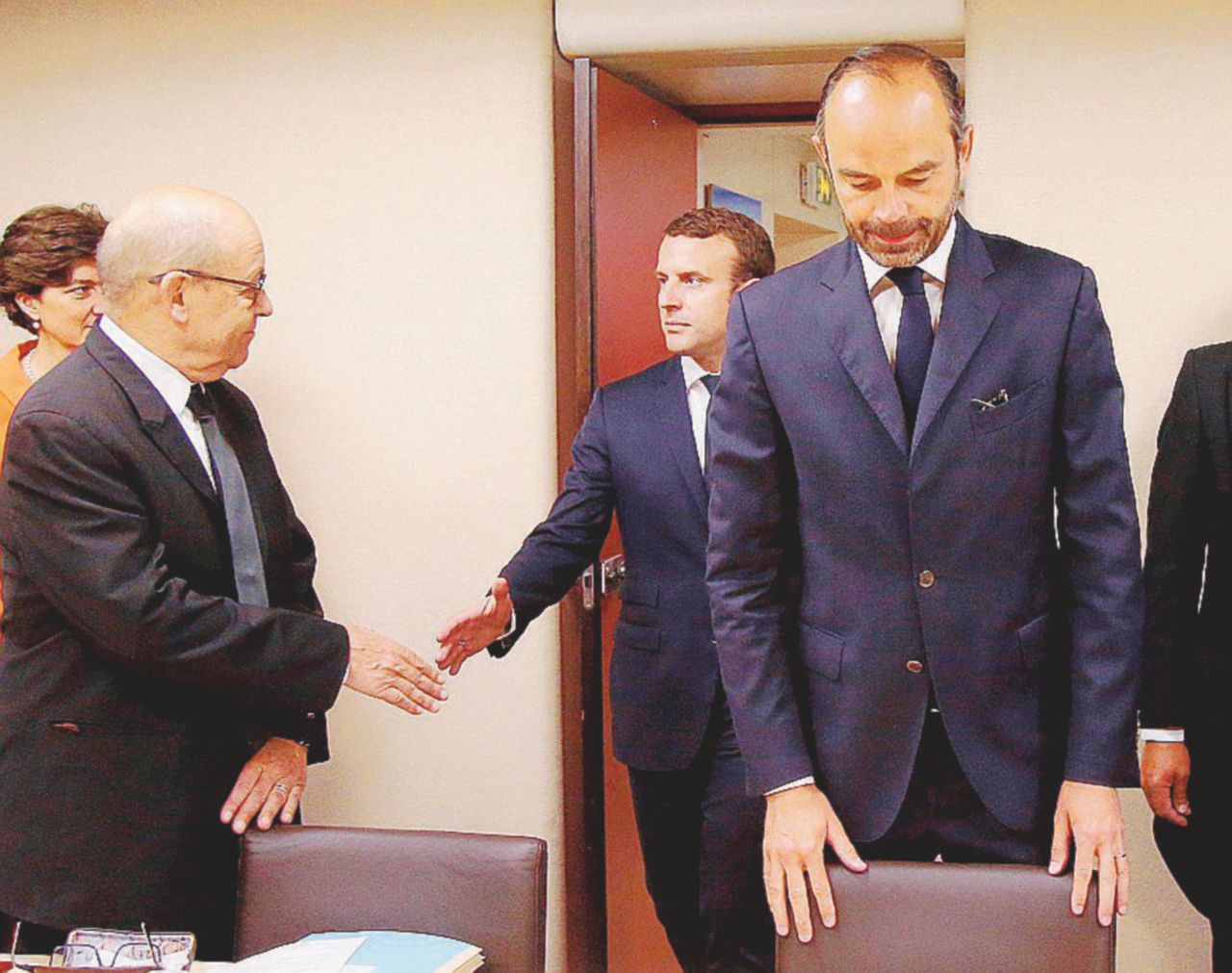 Duo di ferro - Il premier Edouard Philippe col presidente Macron - Ansa Il “rimpastone” per non finire impallinato subito