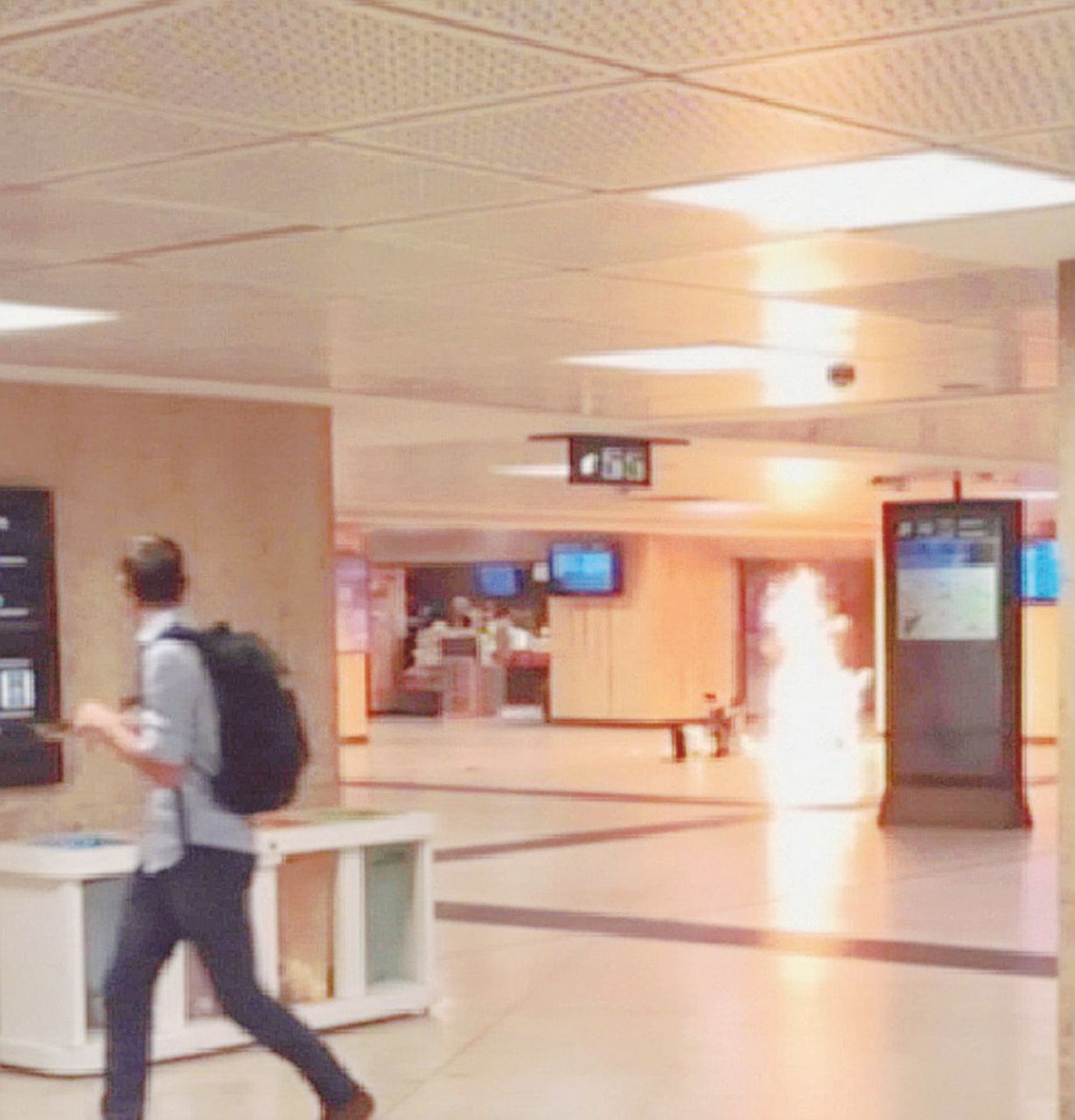 Fuoco senza vittime - L’esplosione alla stazione centrale - Ansa Kamikaze alla stazione, strage sfiorata a Bruxelles
