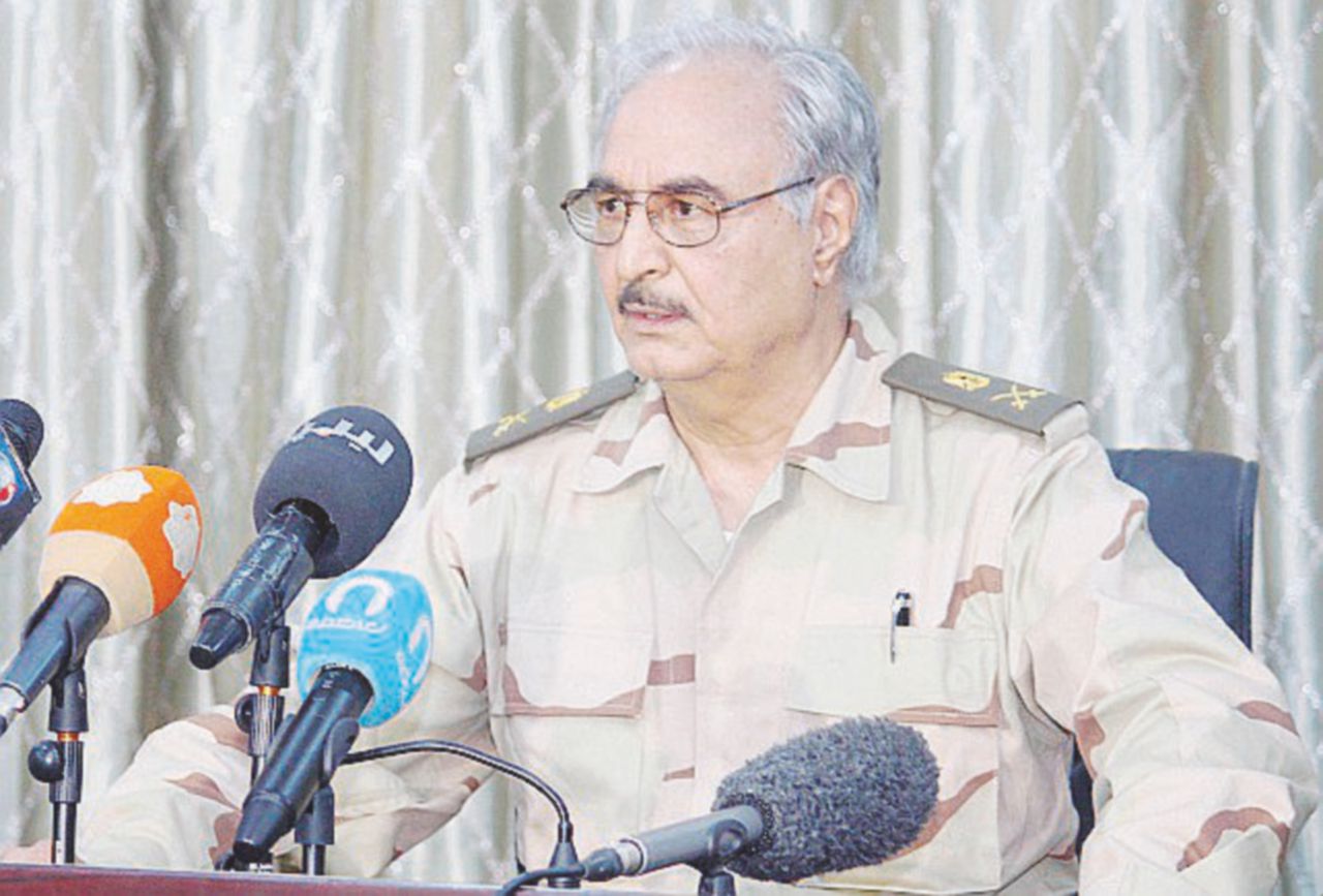 Il generale - Khalifa Haftar comanda l’esercito di Tobruk Lo struzzo italiano in Libia fra annegati, lager e scuse ridicole