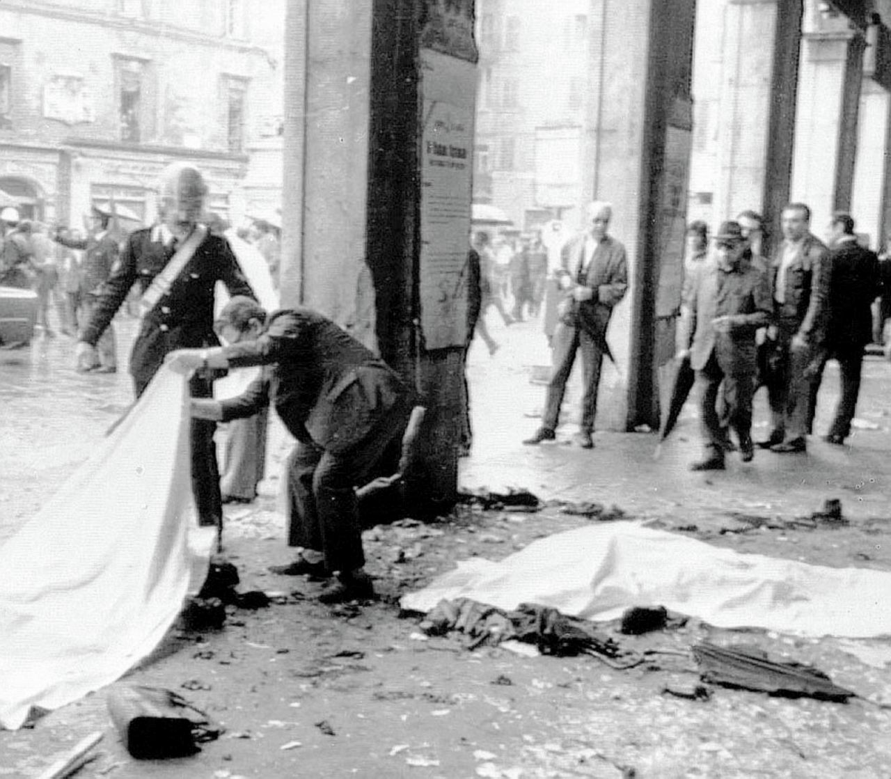 28 maggio 1974 - Piazza della Loggia, a Brescia, il giorno della bomba Bombe nere e i Servizi sapevano: ora è storia