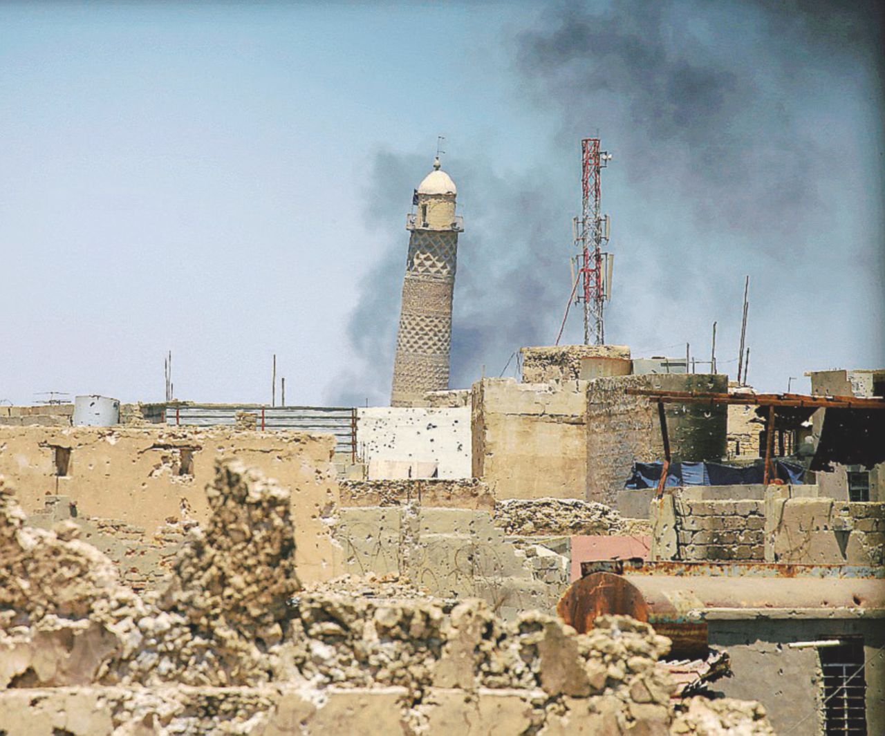 Il “gobbo” - La moschea Al Nouri e il minareto pendente Al Hadba, “il gobbo” del XII secolo - LaPresse Da Mosul a Raqqa, lo scempio finale del sogno dell’Isis