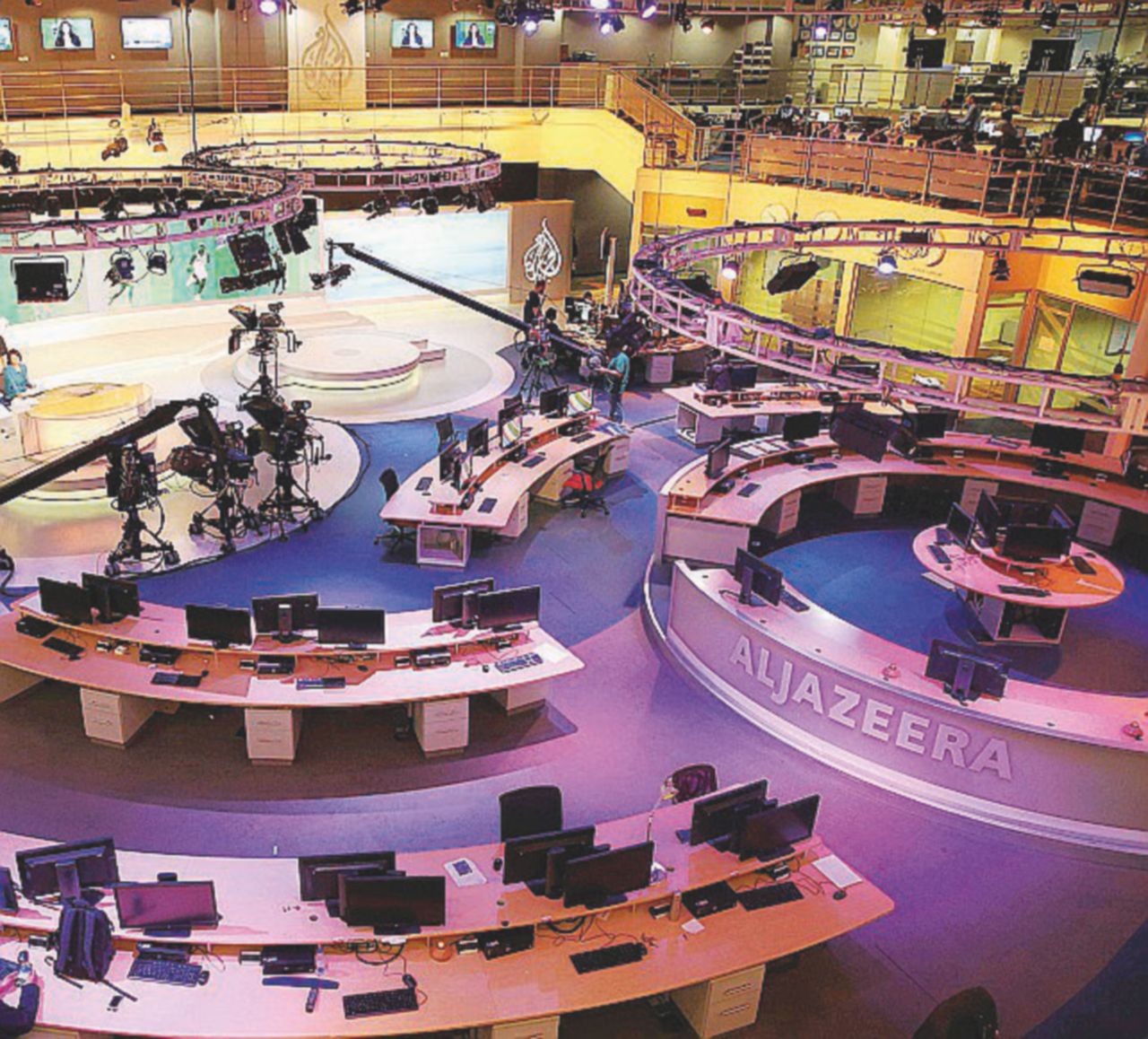 La tv dell’emiro - Al-Jazeera è una emittente internazionale. L’emiro al-Thani ha già detto che la tv non chiuderà - Ansa Altro che Daesh, Ryad ha paura di Al-Jazeera