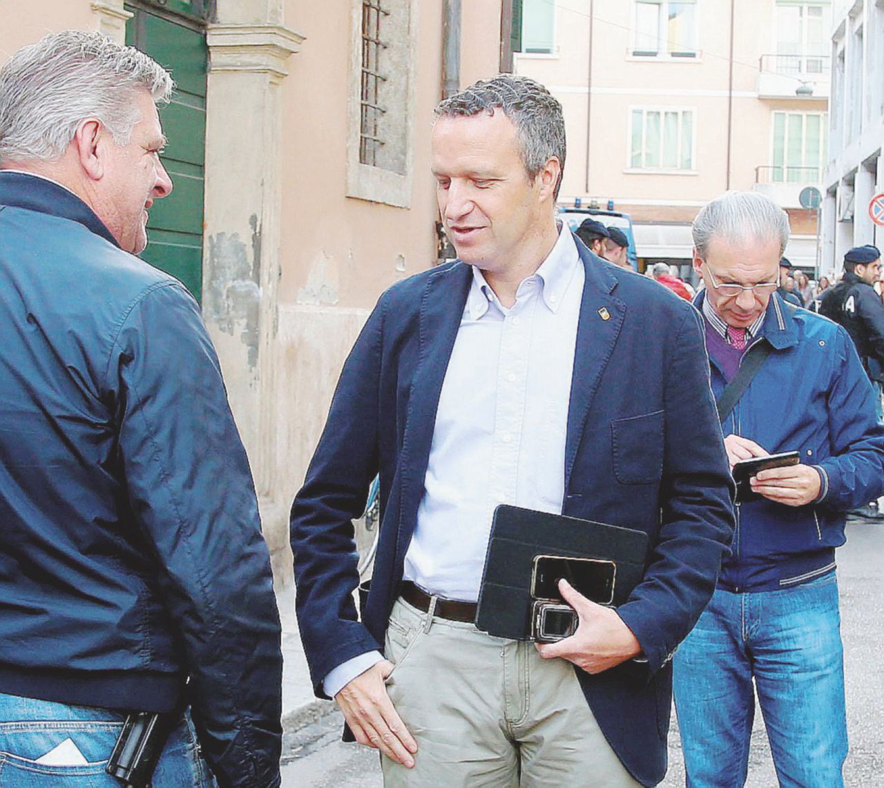 Dinastico - Flavio Tosi ha lanciato la candidatura a Verona della compagna Bisinella - Ansa Gli strani ballottaggi veneti in cui non si parla di banche