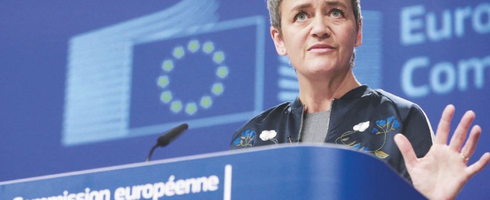 La Commissaria Margrethe Vestager Venete, sale il regalo a Intesa. Mistero Padoan sui fondi Usa