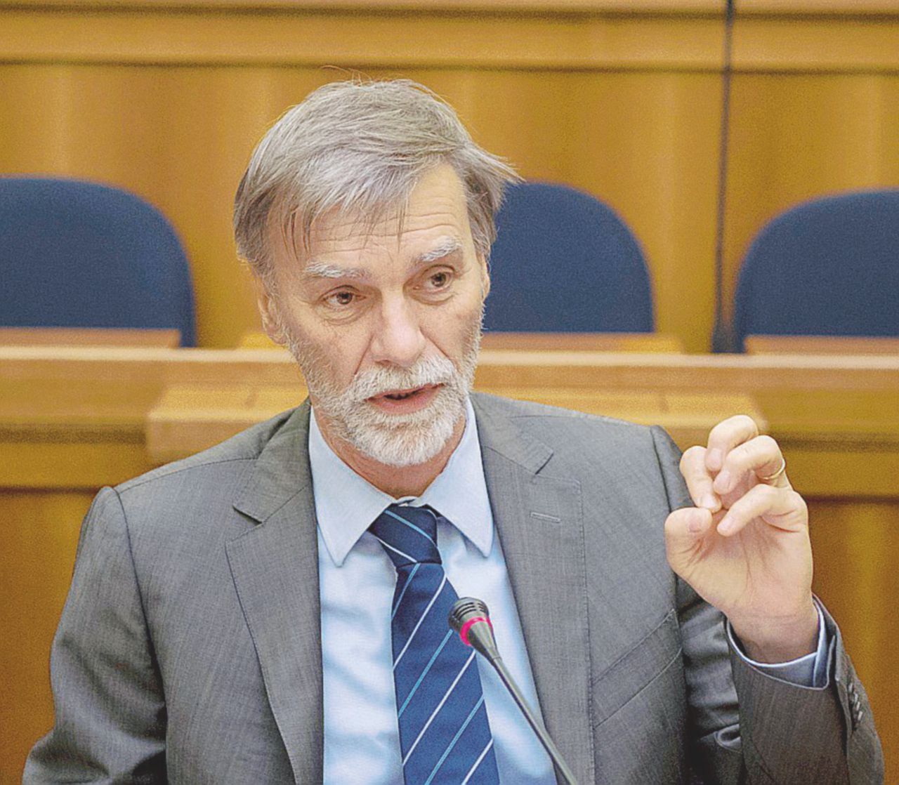 All’attacco - il ministro alle infrastrutture e ai Trasporti, Graziano Delrio Diritto di sciopero. Il governo vuole subito una stretta
