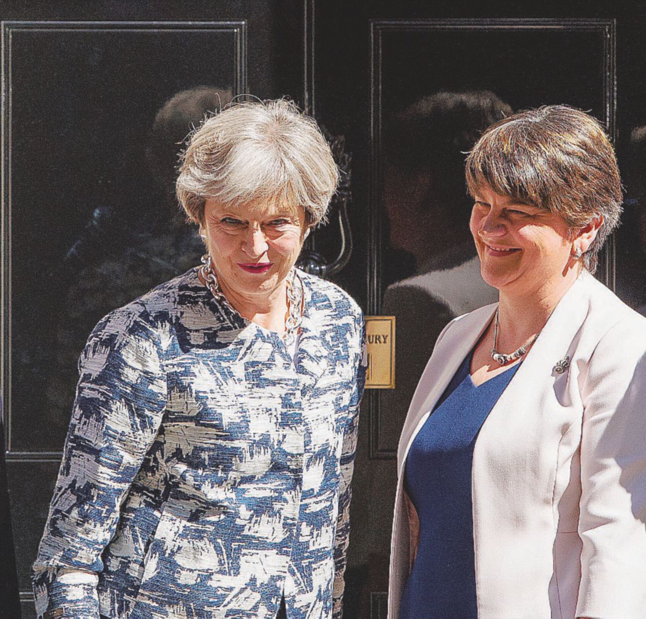Reginette - Theresa May con la leader del Dup, Arlene Foster - LaPresse May e l’accordo-capestro per un governicchio inglese