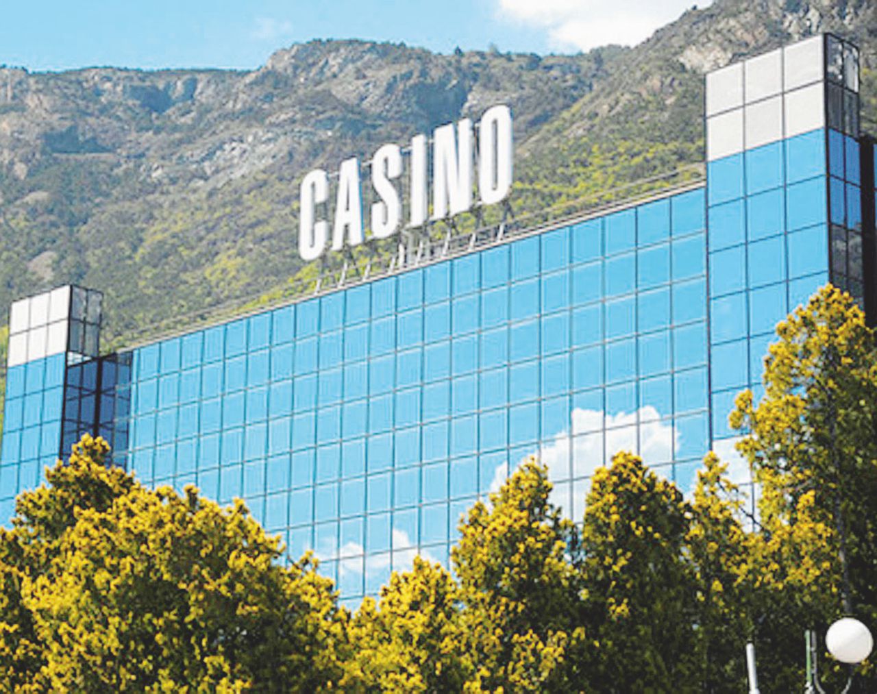 Declino inarrestabile - Il Casinò de la Vallée di Saint-Vincent - Ansa Che casinò in Valle d’Aosta: truffa e milioni di danni