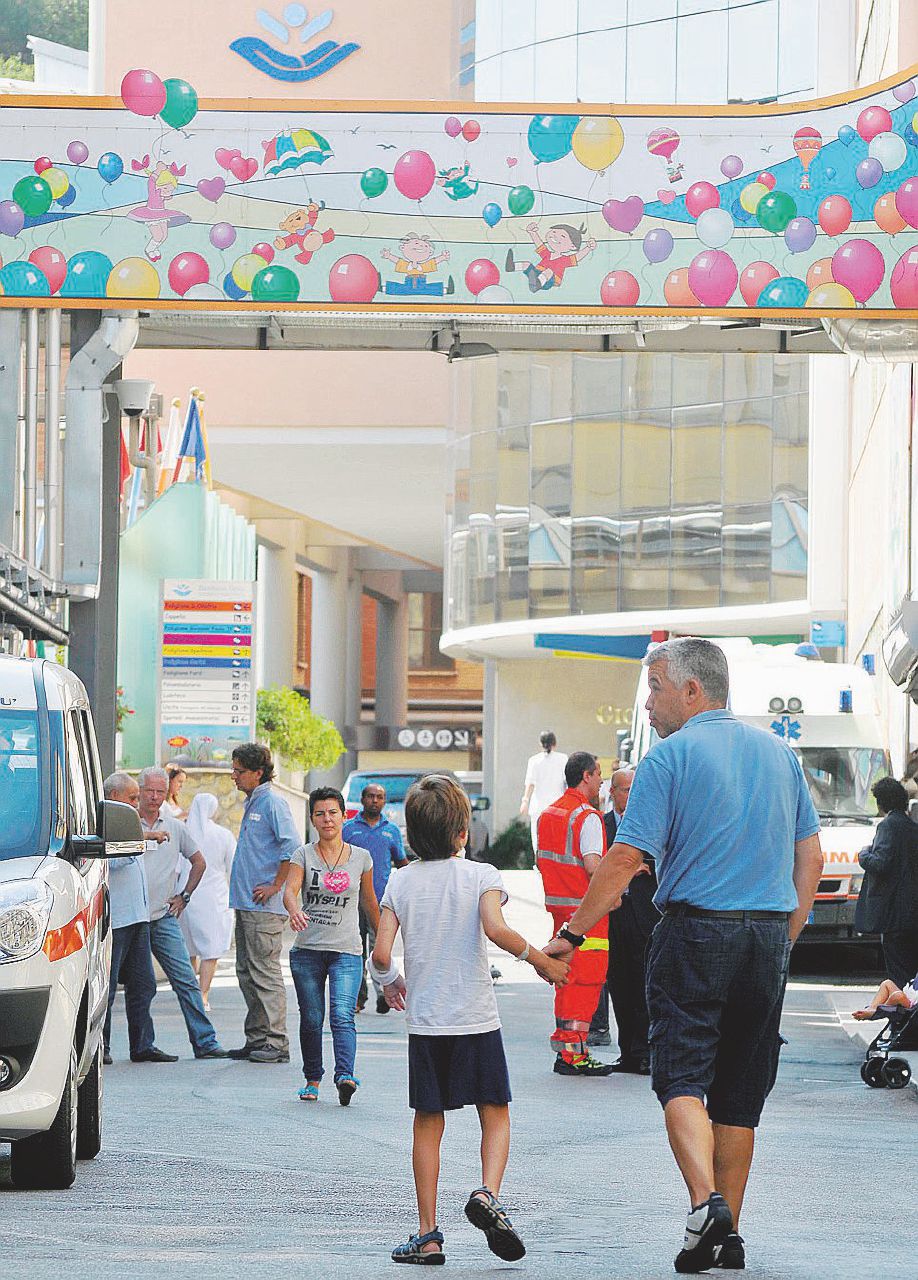 L’ospedale - Il Bambin Gesù di Roma. Qui una ragazzina di 9 anni è morta ad aprile per il morbillo - LaPresse Bimba muore di morbillo: i casi sono quadruplicati