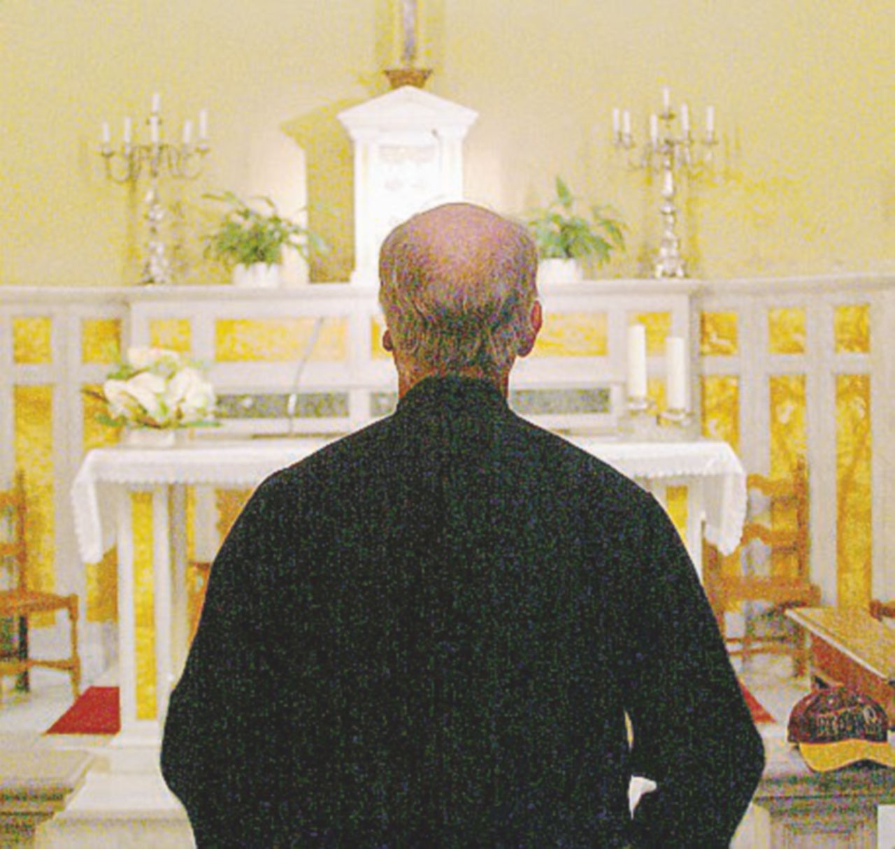 Scandalo - Fermato un monsignore, segretario di un alto porporato: feste gay con uso di droghe - Ansa Festini gay e droga all’ex Sant’Uffizio: fermato monsignore, ora è in convento