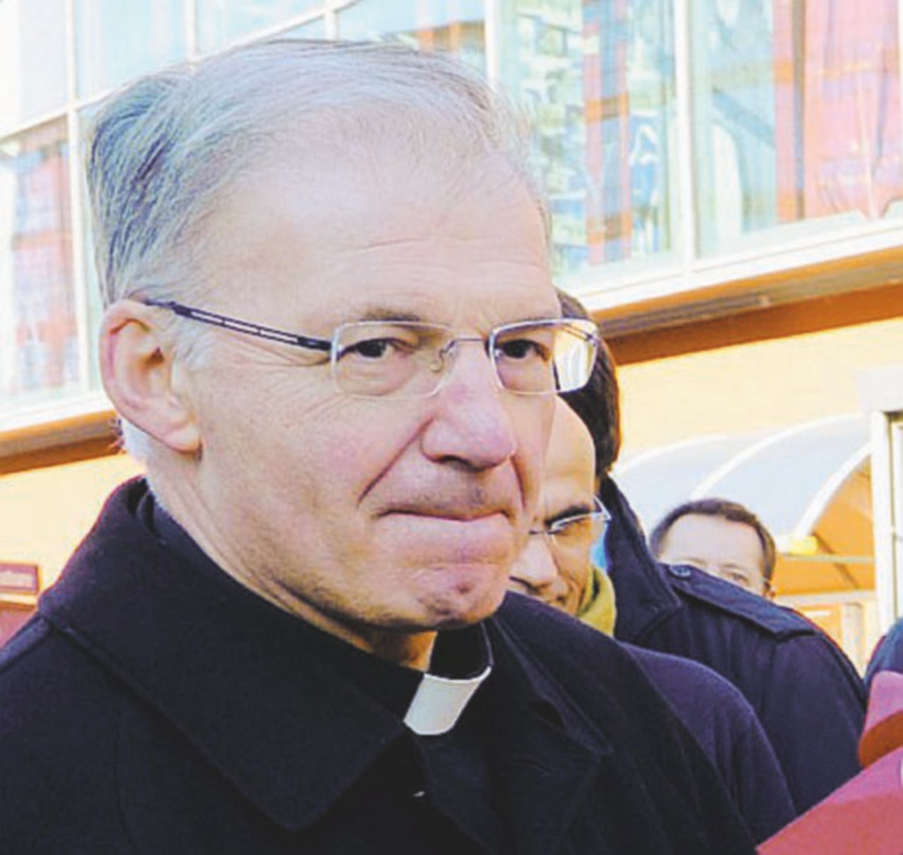 Sollevato - Don Mauro Inzoli, ex prete di Crema e molto amico dell’ex Celeste Roberto Formigoni - Ansa Il don di Cl condannato per pedofilia a 4 anni: non potrà più fare il prete