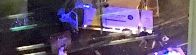 Londra, torna il terrore: furgone travolge i passanti sul London Bridge, attacchi in altre 2 zone. 6 morti