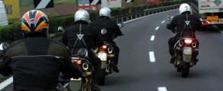 Copertina di Torino, dimentica la moglie in un’area di sosta. Se ne accorge dopo 40 km in moto: “Aiutatemi, deve essere caduta”