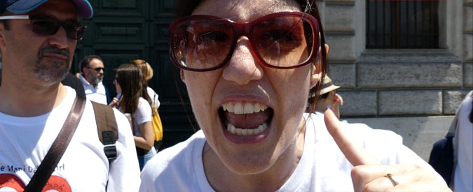 Copertina di Vaccini, la rabbia e le storie dei ‘No Vax’ in piazza a Roma: “Ministro Lorenzin, giù le mani dai nostri figli”