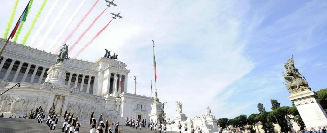 Copertina di 2 Giugno, Mattarella: “Valori del 1946 continuano a guidarci”. In prima fila i sindaci dei comuni colpiti dal terremoto – FOTO