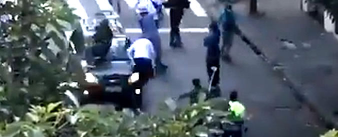 Copertina di Brasile, l’auto falcia un gruppo di skater. Il pirata se ne va con una persona sul cofano