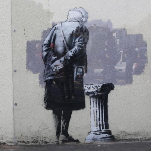 Chi è Banksy, da Robert Del Naja a Thierry Guetta: una, nessuna e centomila identità