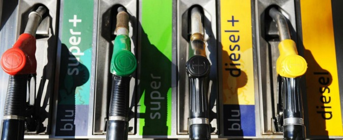 Prezzi carburanti alle stelle nel mese di agosto. Mentre le accise restano tutte (nonostante i ripetuti annunci di Salvini)