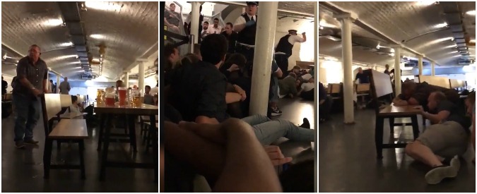 Copertina di Londra, polizia irrompe in un pub e ordina ai clienti: “State giù”