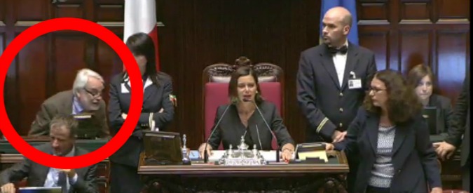 Copertina di Caos sul voto segreto, Boldrini: “L’avevo detto”. Ma il tecnico della Camera ripete: “Non l’ha detto”