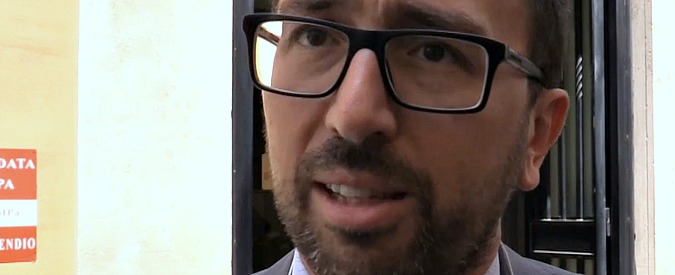 Copertina di Migranti, Bonafede (M5s): “Punti di congiunzione anche con il programma della Lega, ma nessuna svolta a destra”