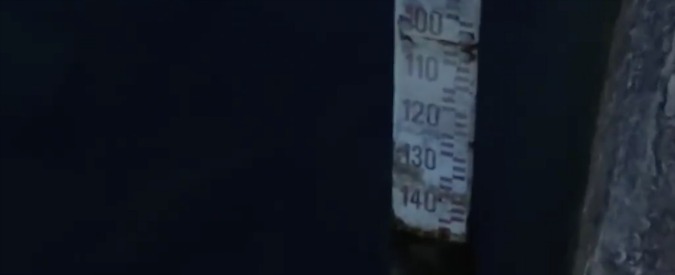 Copertina di Siccità, manca un metro e mezzo d’acqua nel Lago di Bracciano: “Siamo alla soglia di rischio ecosistemico”