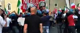 Copertina di Ius soli, scontri alla manifestazione di CasaPound contro la legge. Polizia allontana i militanti con l’idrante