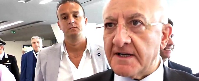 Copertina di Afragola, inaugurata la stazione per la quinta volta. De Luca: “Ritardi? È già un miracolo aver concluso l’opera”