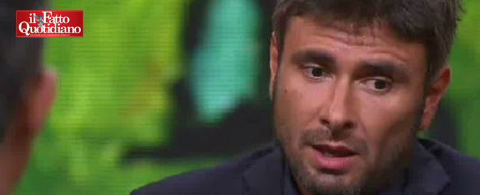 Copertina di M5s, Di Battista: “Napolitano? Si ritiri a vita privata e non parli più della politica perché l’ha totalmente distrutta”