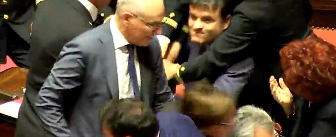 Copertina di Ius Soli, bagarre in Aula. Fedeli in infermeria: ecco cosa è successo