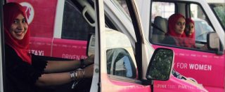 Copertina di Pakistan, taxi rosa per le donne contro le molestie sessuali. Ma costano cari