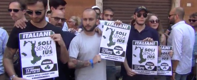 Copertina di Ius Soli, in piazza il fronte del No. Gasparri: “Autentica follia”. Alemanno: “Bambini mercificati, cittadinanza cosa seria”