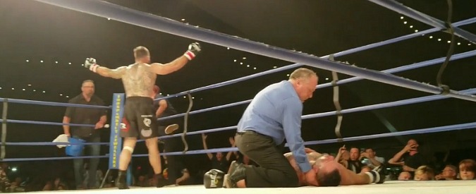 Copertina di Tragedia sul ring, il pugile Tim Hague morto dopo il ko nell’incontro con Adam Braidwood