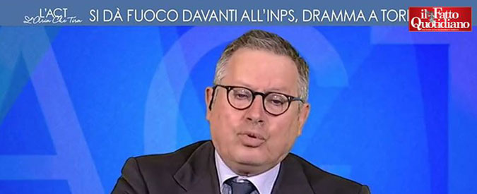 Copertina di Donna si dà fuoco a Torino. La frase choc di Liguori: “Succedesse a me, nessuno si azzardi a salvarmi”