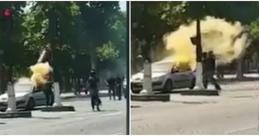 Parigi, l’auto dell’attentatore che prende fuoco sugli Champs Elysées dopo l’impatto con la polizia