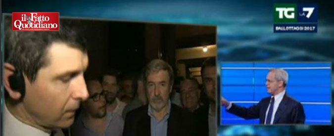 Copertina di Ballottaggi 2017, Mentana: “Celata mi senti? No. Una scena patetica, ma lui è simbolo di queste cose”