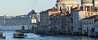Copertina di Venezia, in 18mila al referendum contro le grandi navi: “Risultato inatteso, porteremo i voti alle istituzioni”
