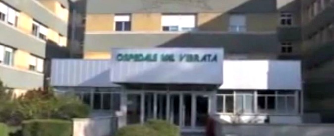 Teramo, dottoressa accoltellata davanti all’ospedale di Sant’Omero: “Aveva presentato molte denunce per stalking”