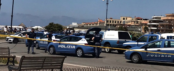 Copertina di Ostia, allarme bomba sul pontile per una borsa sospetta. Evacuate le spiagge