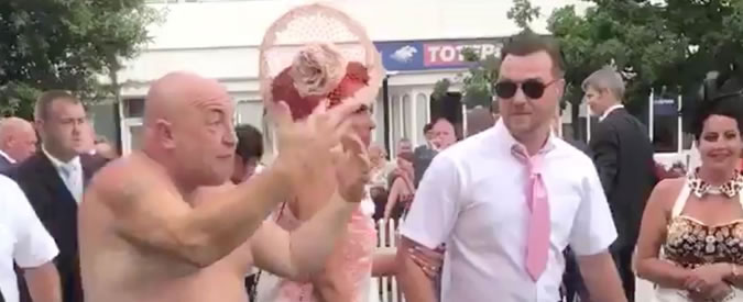 Copertina di Come menano queste aristocratiche! L’esibizione dei cappelli più eccentrici finisce con una rissa tra signore