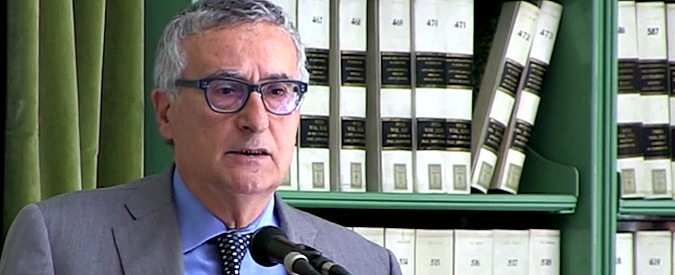 Copertina di Mafie, procuratore Roberti: “Corruzione è il nuovo strumento operativo della criminalità. Facilitatori usati per appalti pubblici”