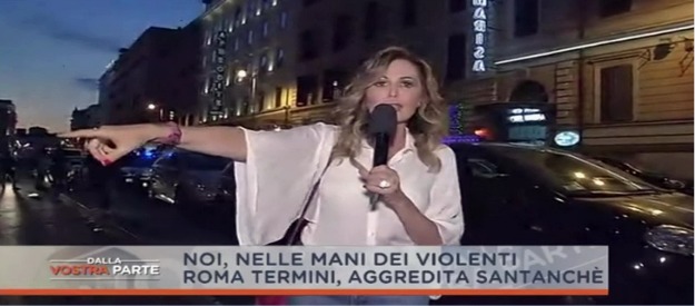 Roma, Daniela Santanchè aggredita durante diretta Tv alla stazione Termini