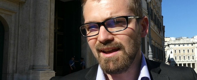 Copertina di Amministrazione 2017, Valente (M5s): “Genova? Dobbiamo fare autocritica. Ma Renzi sbaglia a esultare”