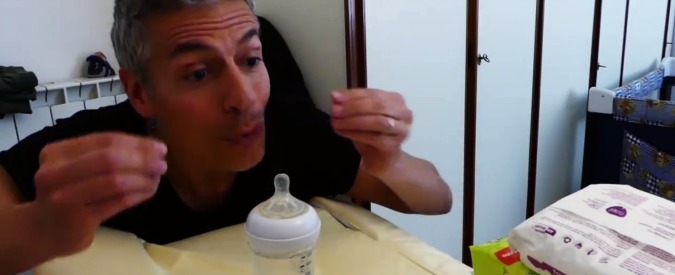 Copertina di #ungiornocapirai, il consiglio di Giovanni Vernia al neonato: “Che lavoro fare da grande? Totò Riina”