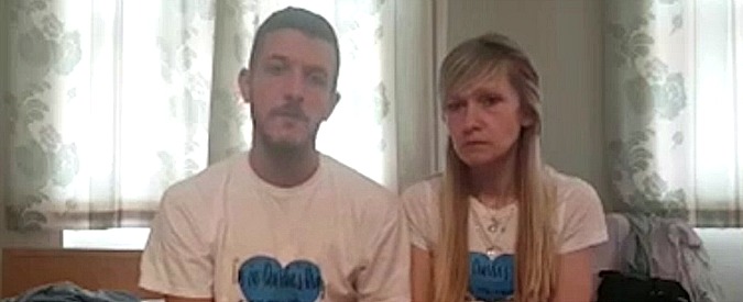 Copertina di Charlie Gard, video appello dei genitori: “Lasciatecelo portare a casa. È il nostro ultimo desiderio”