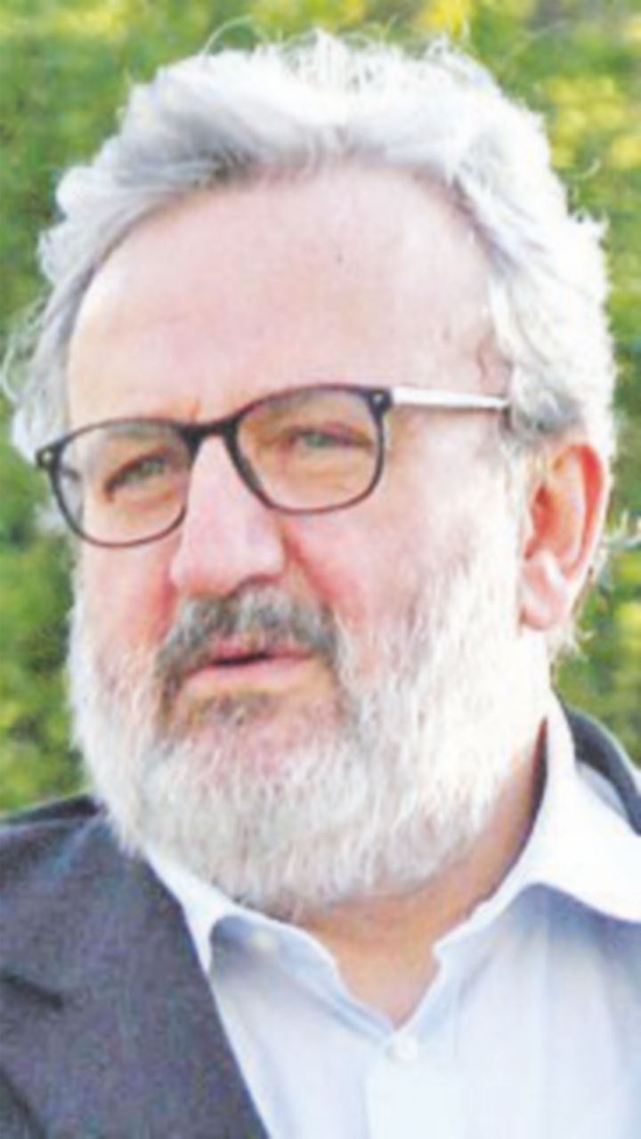 Vincitori - Il governatore pugliese Michele Emiliano L’Aquila va a Silvio, a Taranto avanti i dem