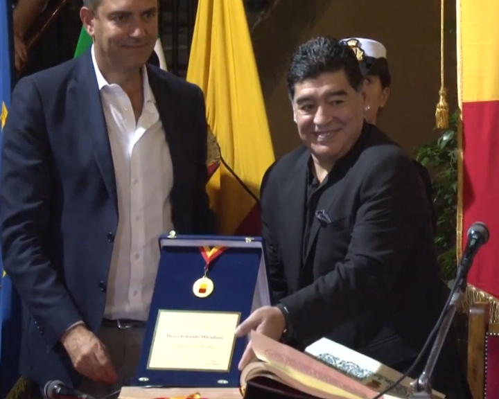Copertina di Napoli, Maradona cittadino onorario: “Grazie anche a quelli che non mi volevano”