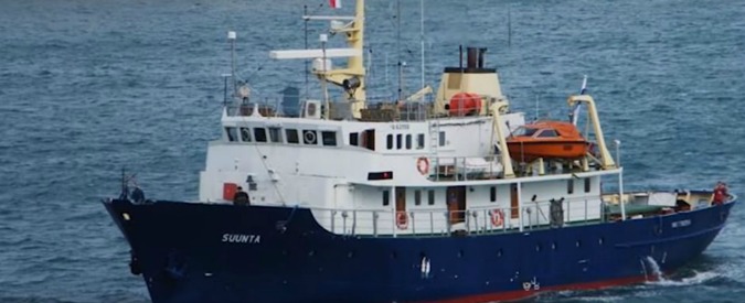 Migranti, la nave Defend Europe fermata in Egitto: “Senza documenti”. La replica dei militanti di estrema destra: “È falso”